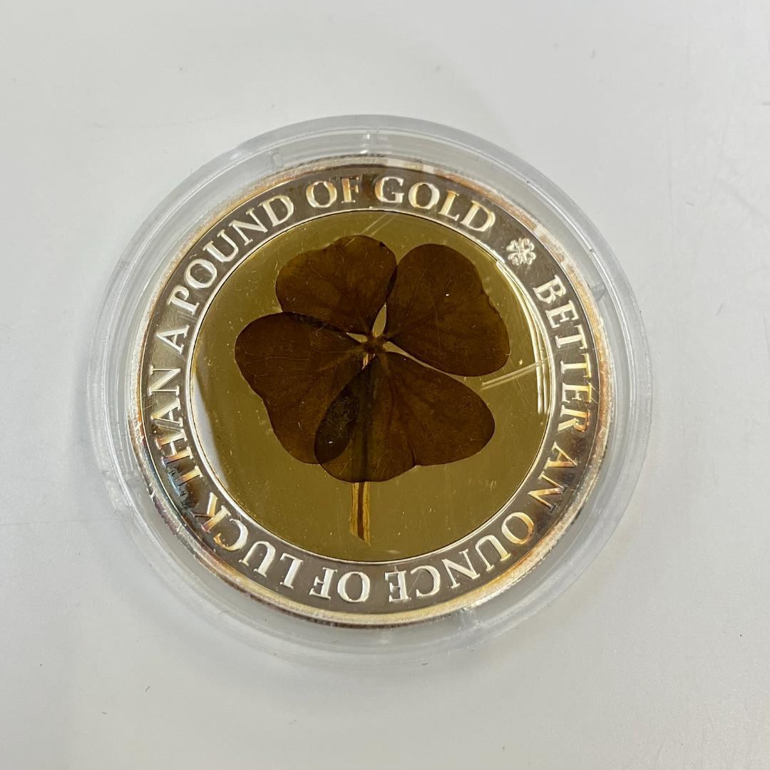 本物の四つ葉のクローバーが入った記念　2006年