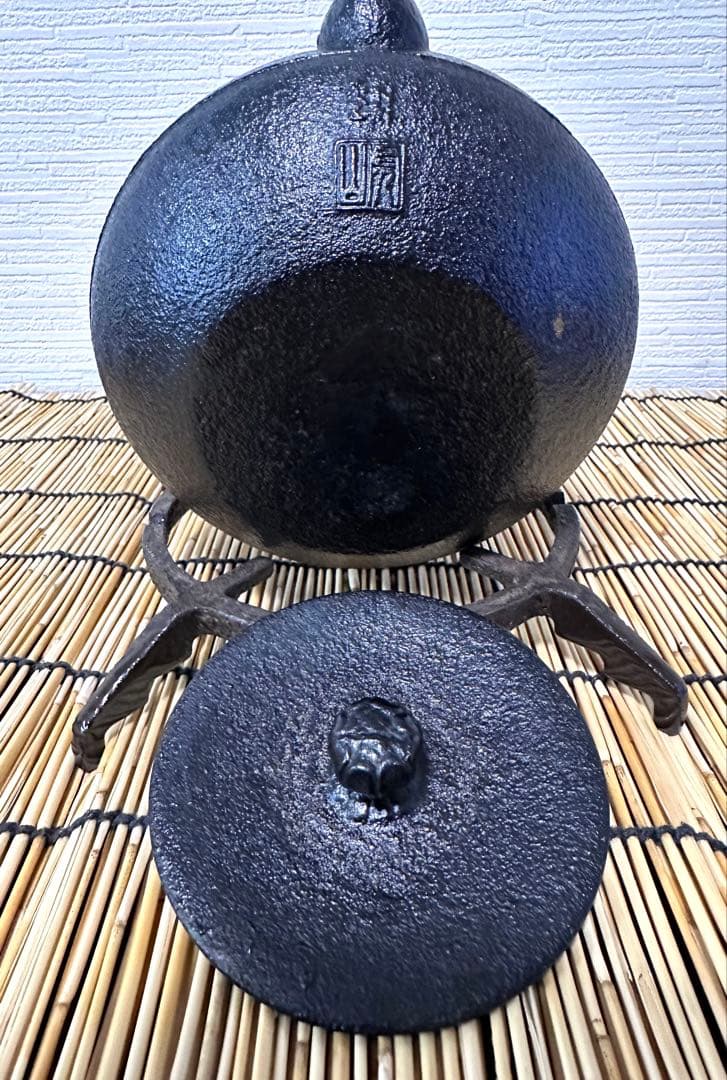 未使用品　南部虎山工房造　１０型梅文様　南部鉄瓶　Mona mama様　売約済み