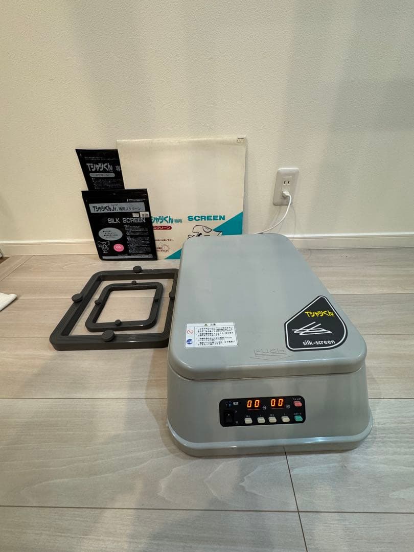 UNNEW 　Tシャツくん シルクスクリーン印刷機