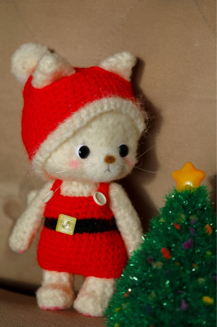 クリスマス 白猫 あみぐるみ サンタ服
