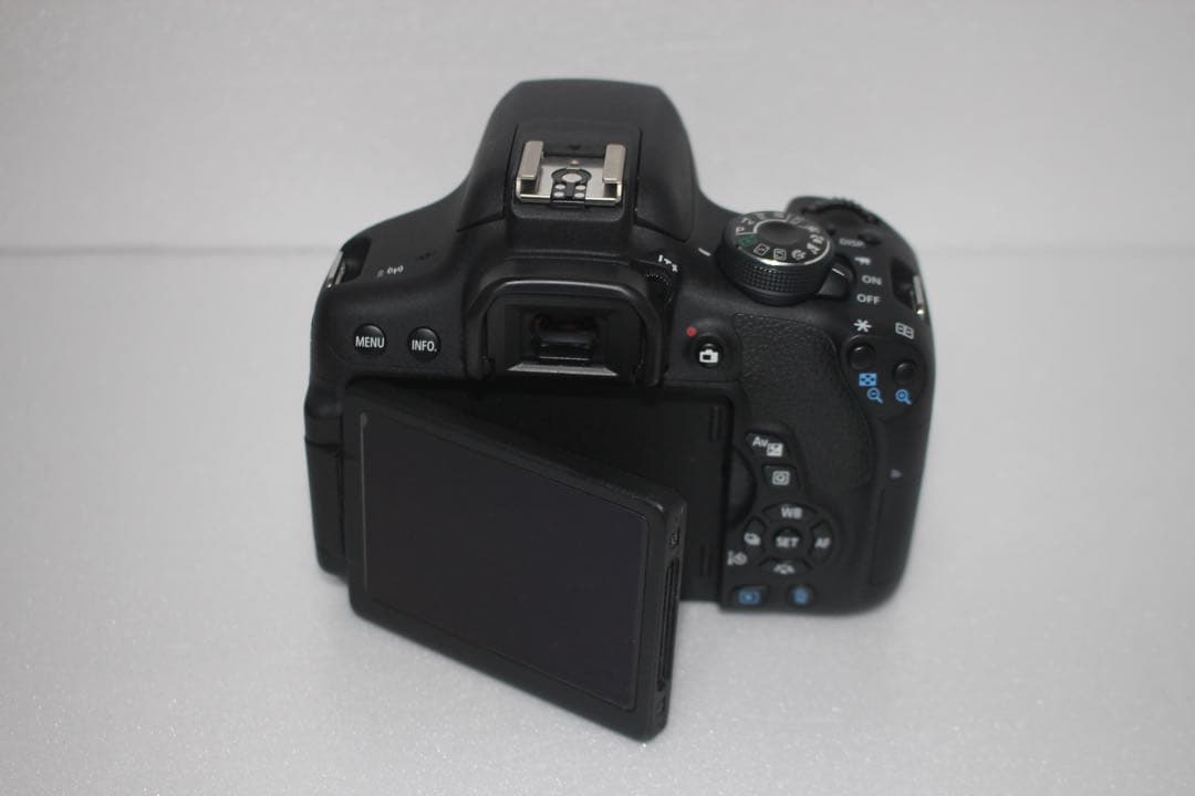 極上品☆canon kiss x8i標準&望遠&単焦点トリプルレンズセット