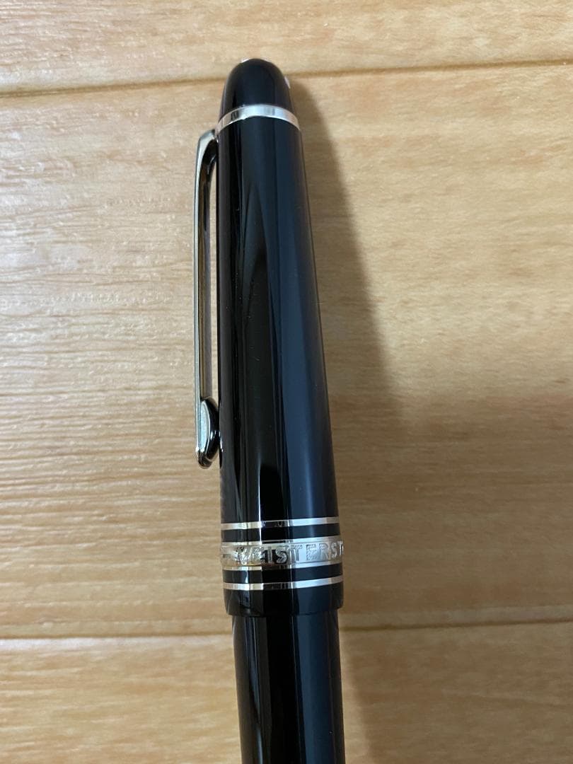 美品 モンブラン ミッドサイズ プラチナｘブラック ボールペン 名入れあり