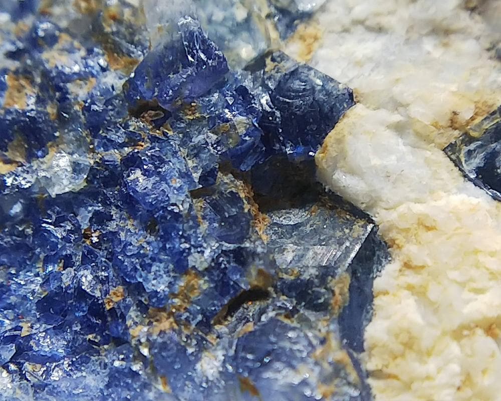 350 ベニトアイト 結晶 原石 母岩付き