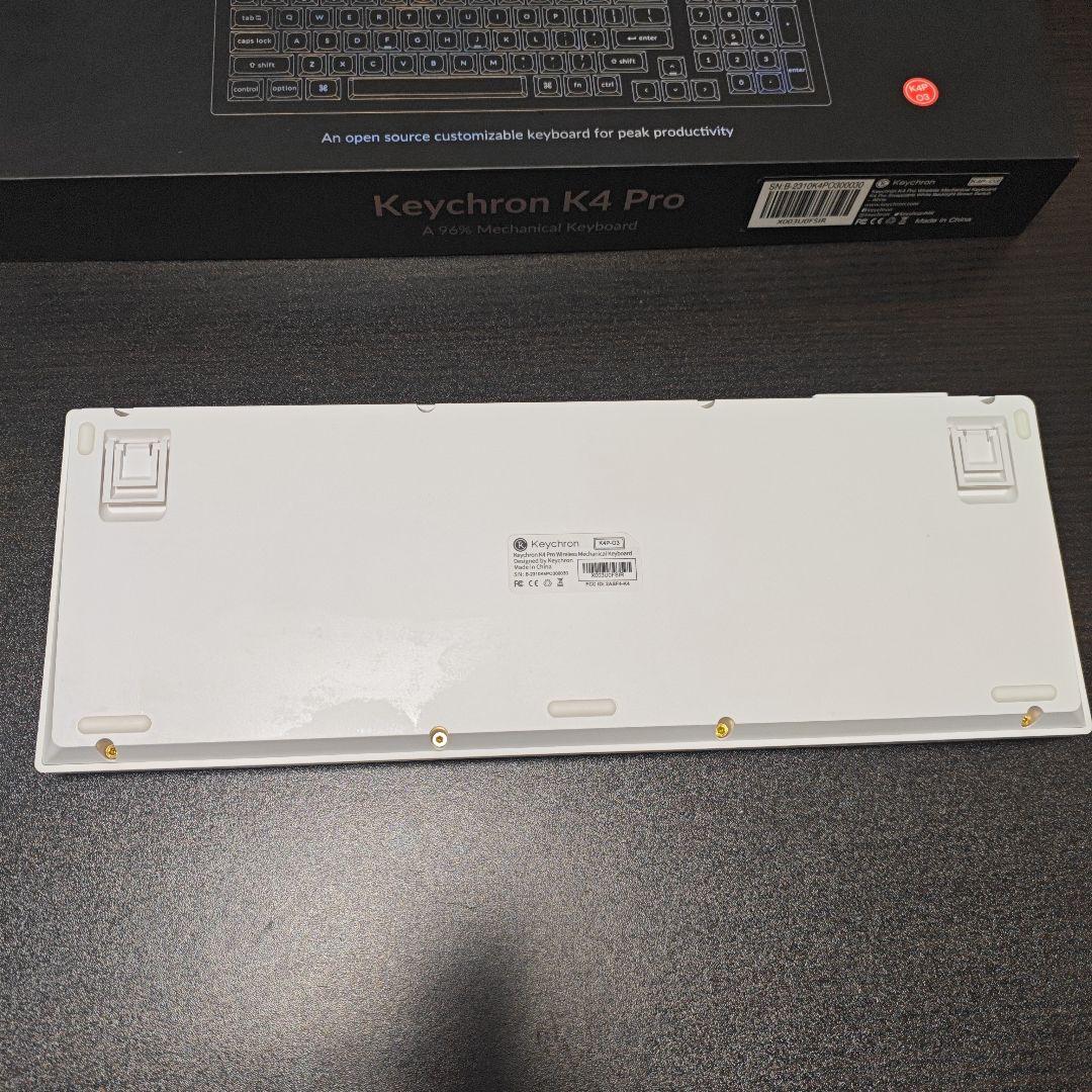 Keychron K4 Pro ホワイト メカニカルキーボード 茶軸 英語配列