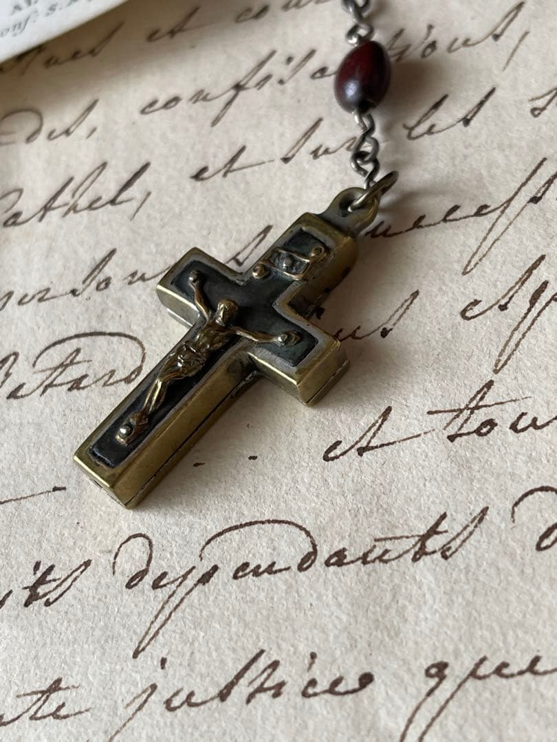 開閉する十字架　イタリアアンティークロザリオ　カタコンベの土　聖テレサ