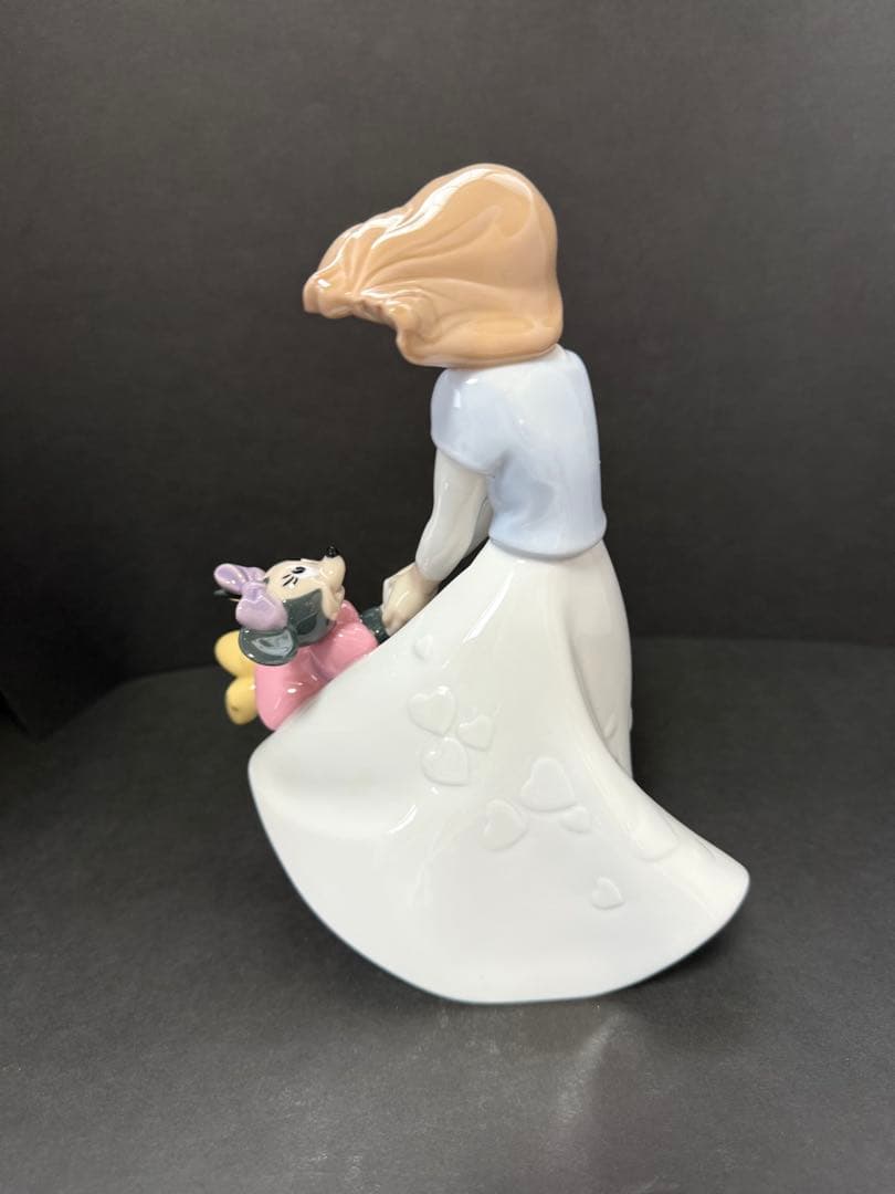 新品未使用　陶器置き物　NAO × ディズニー ミニーの親友　箱付き　送料込み