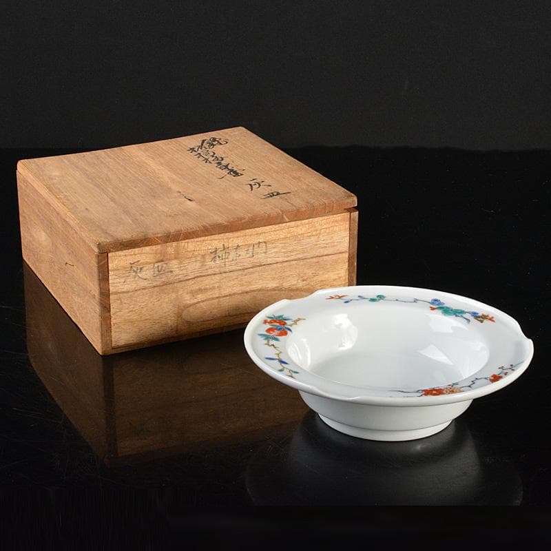 有田焼　人間国宝　十三代酒井田柿右衛門作　染錦　柘榴梅文　灰皿　共箱　C6012