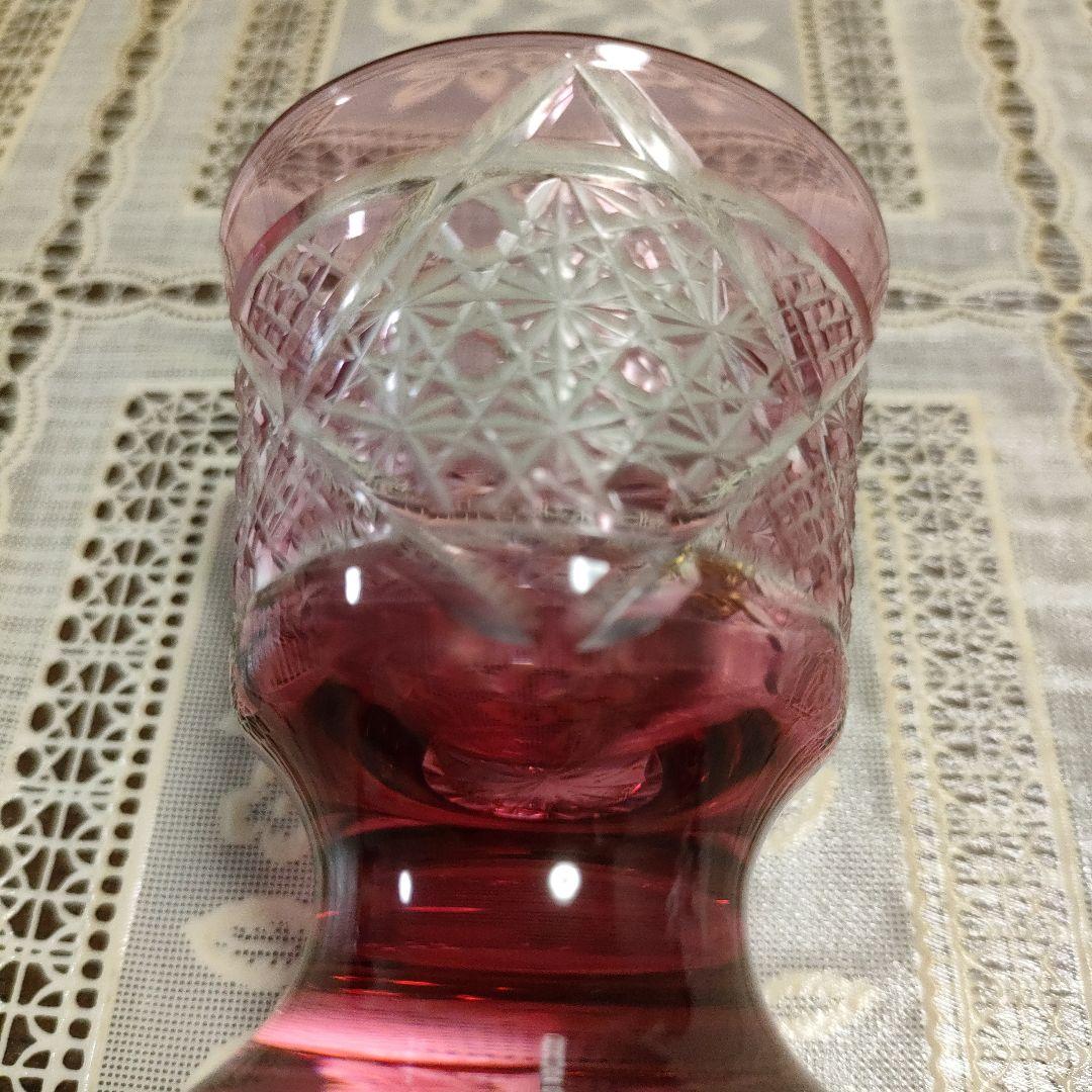 \"未使用\"　ヤマザキガラス製　薩摩切子 色被せガラス、金赤、菊かごめ紋様ぐい呑み