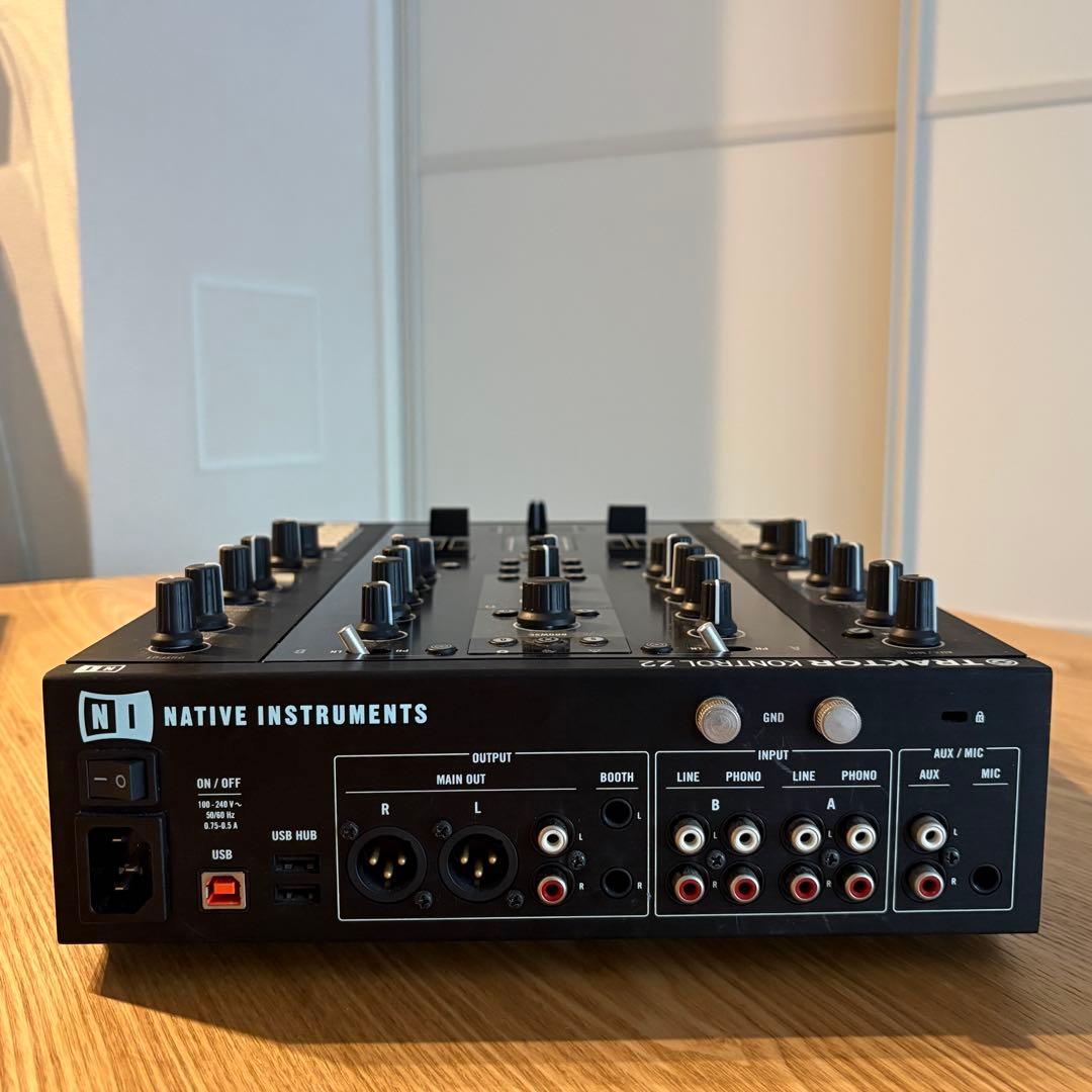 KONTROL Z2 DJミキサー