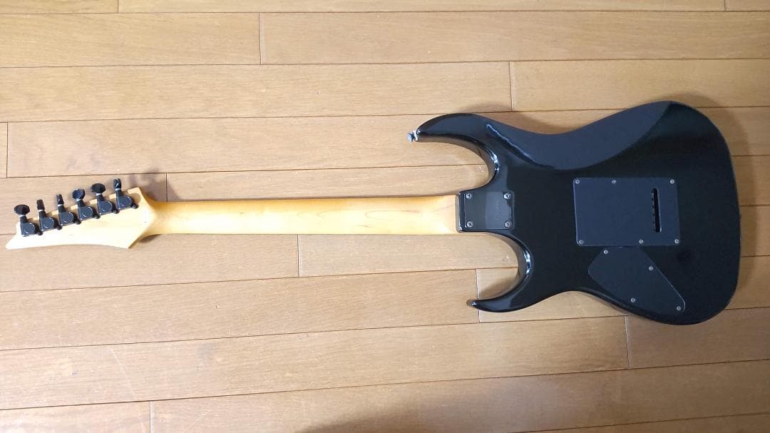 IBANEZアイバニーズ　RX180B　ブラックメイプルトップ　ギター