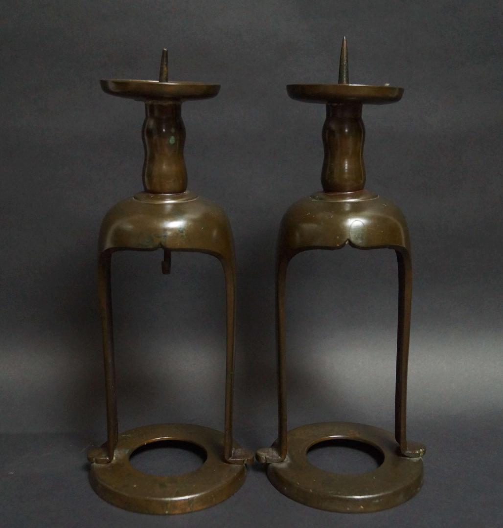 明治期 銅製唐銅燭台(一対) 共箱 仏具 行灯 蝋燭立て 和室照明 寺院