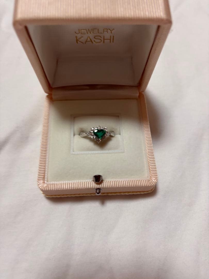 ハート型グリーンリング　pt900