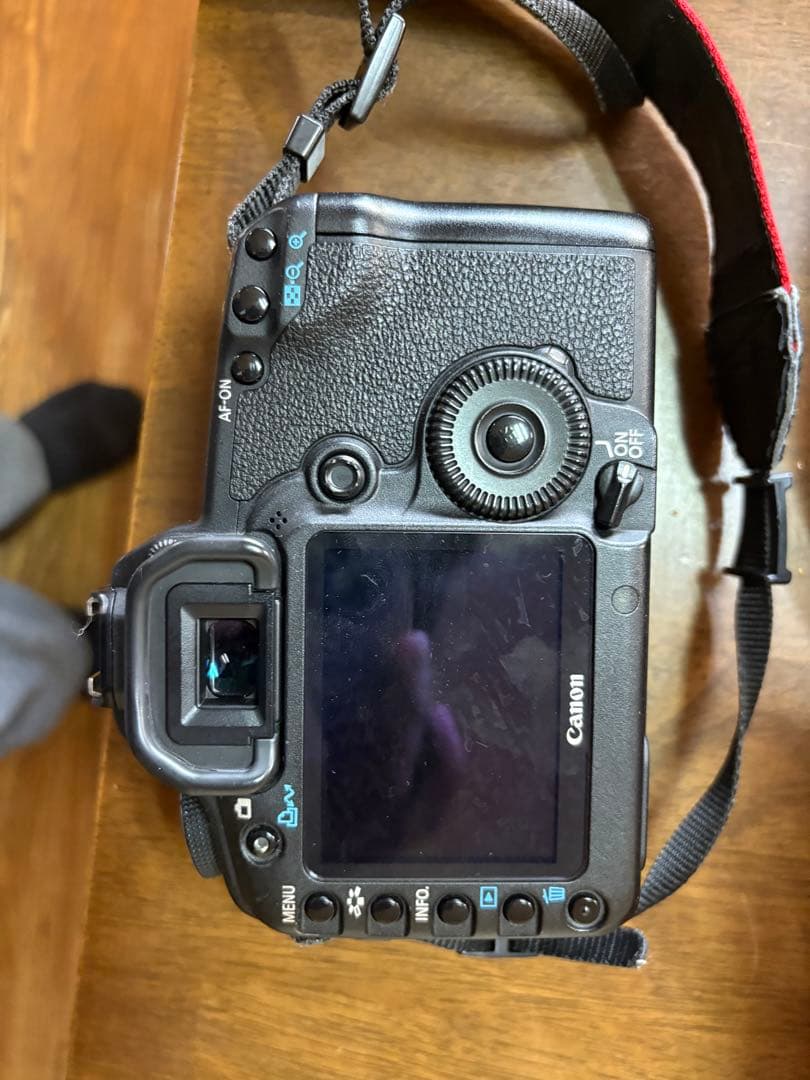 Canon EOS 5D Mark II 本体と付属品　バッテリー　充電器