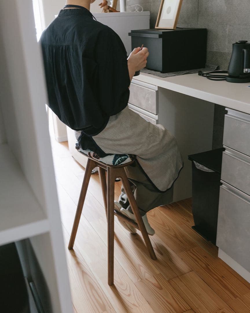 キッチンスツールBR(H630)＋ ミナペルホネンsky flower OR