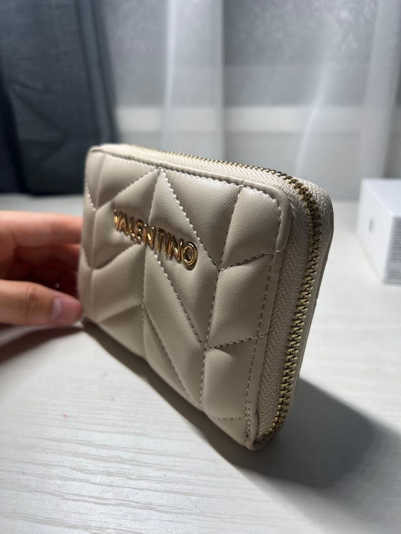VALENTINO キルティング 二つ折り財布 ベージュ