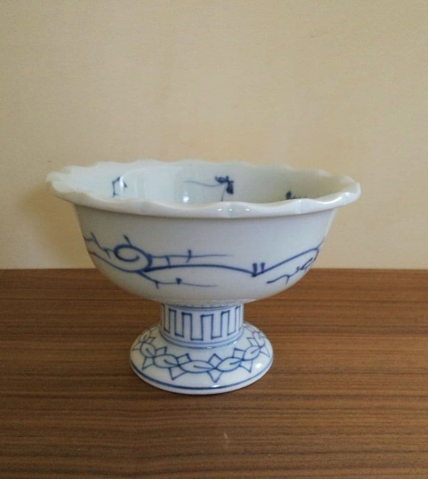 骨董 染付の盃洗 蝶と牡丹に松竹梅 (江戸時代 幕末頃） 伊万里