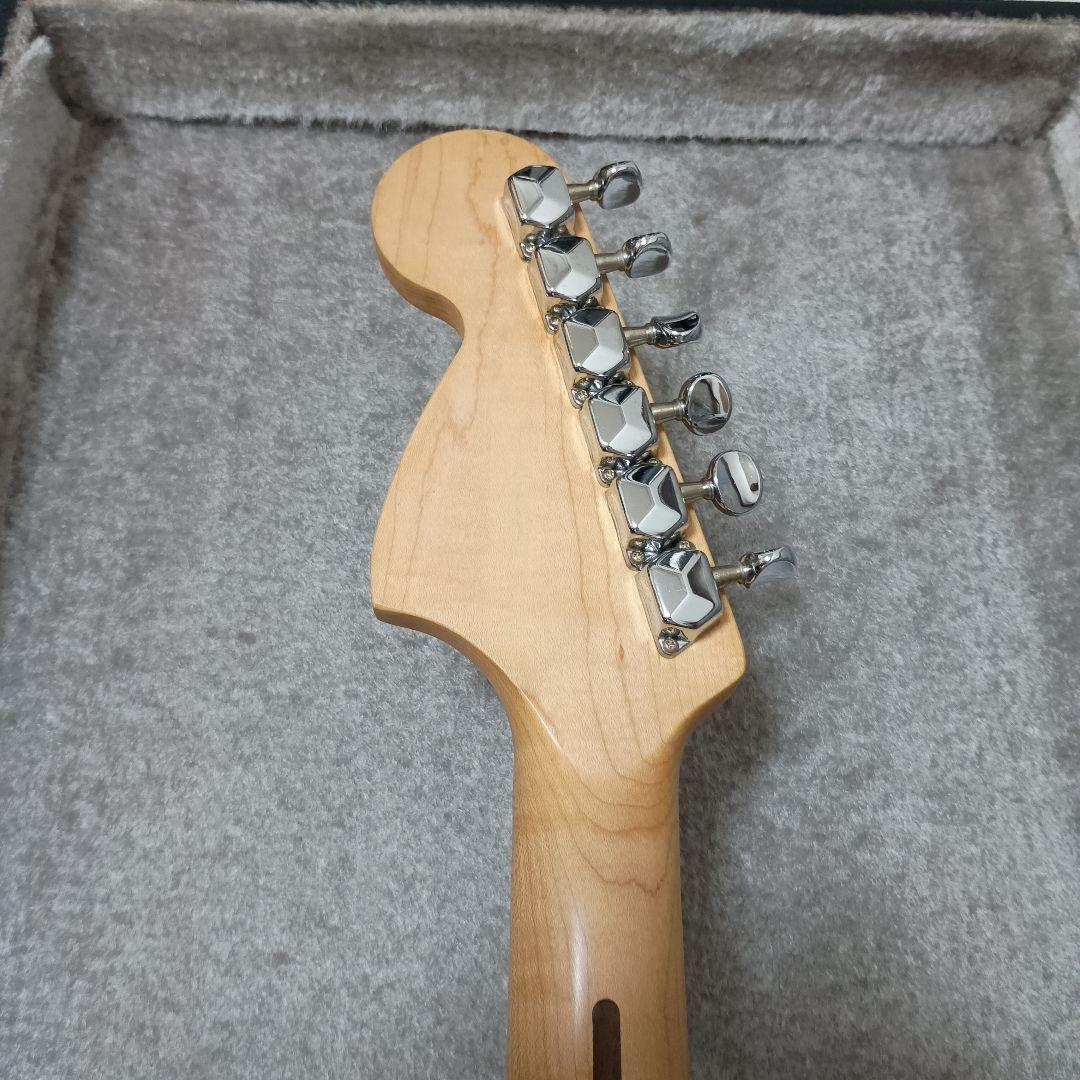 ストラトキャスタータイプ エレキギター 紫色ピックガード