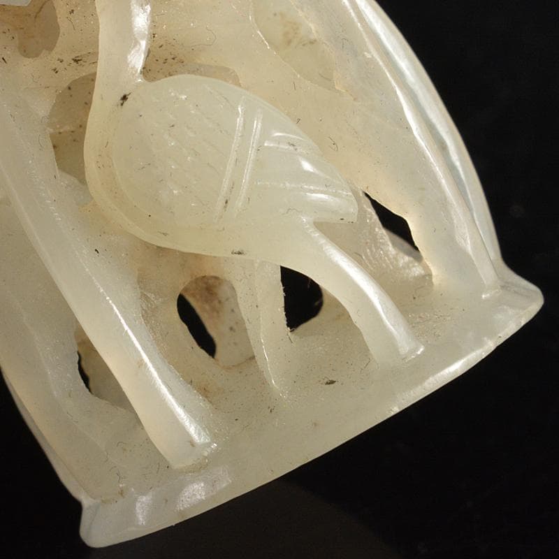 中国　玉石白玉彫刻　鳥木透かし彫　根付　置物　M 　R5978E