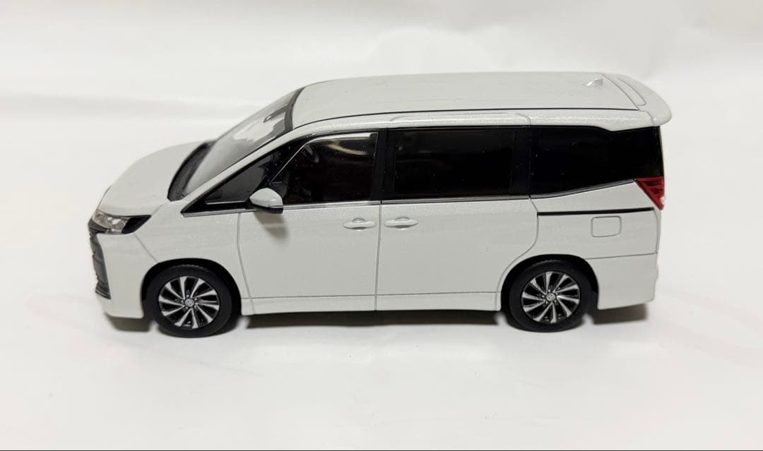 VOXY NOAHカラーサンプル 2台セット