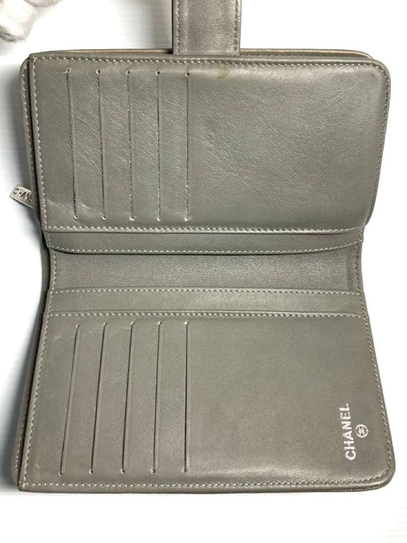 シャネル　キャビアスキン　レザー　ココマーク　セブルガ　二つ折り財布