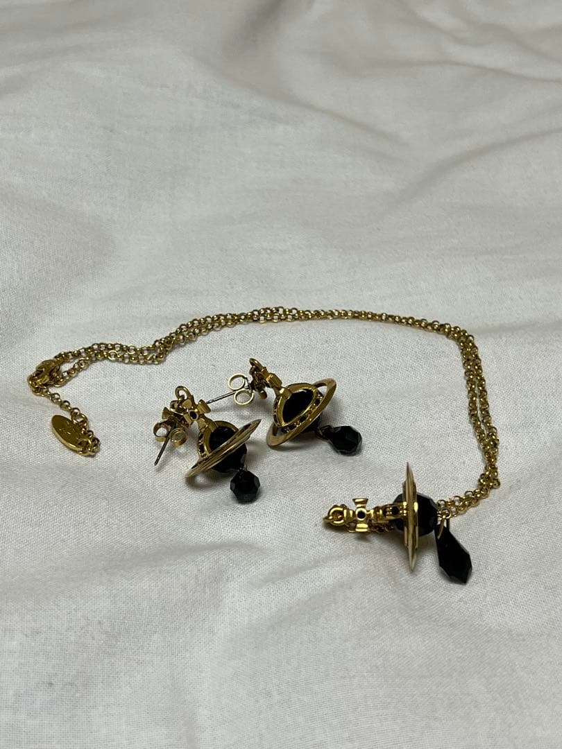 ヴィヴィアンウエストウッド　ピアスとネックレス