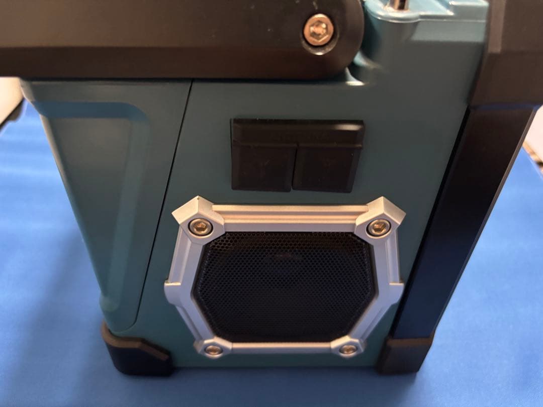 の*ち様 更に値下げしました　Makita 充電式ラジオ付ポータブルテレビ TV