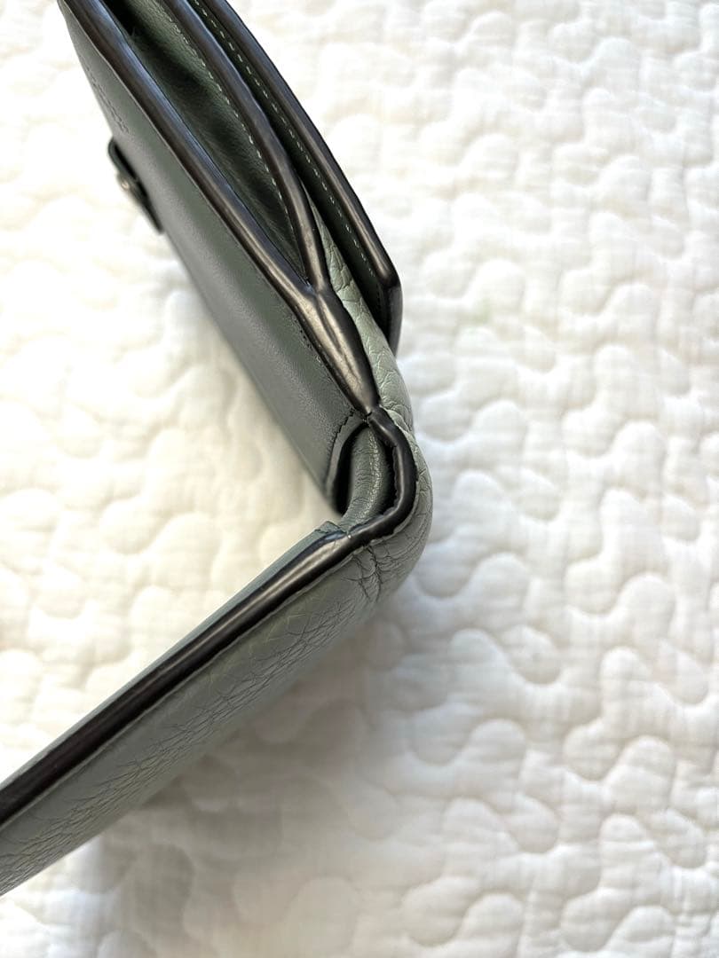 フェンディ 二つ折り財布ピーカブー セレリア 8M0438 ミントグリーン