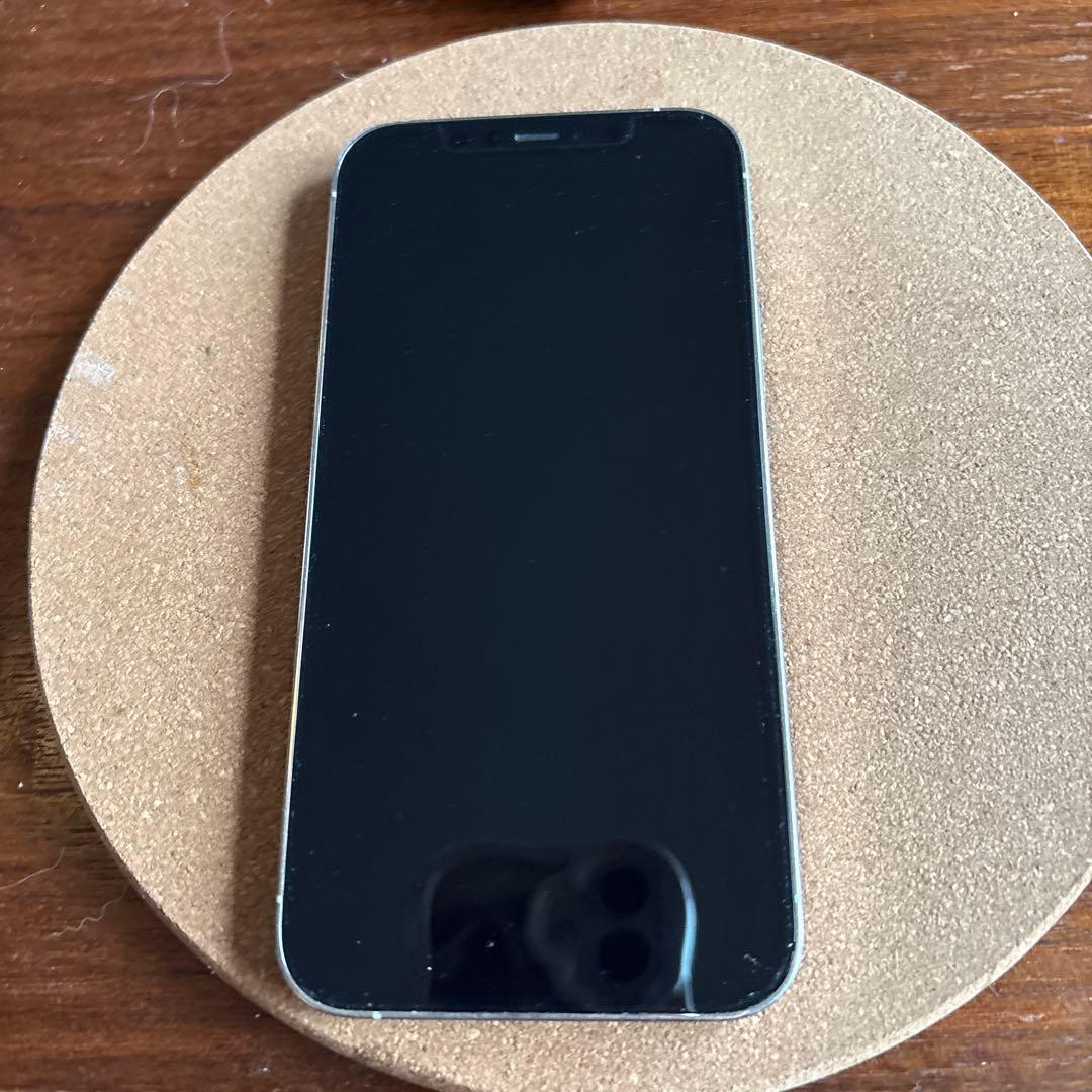 iPhone12Pro、ホワイト スマートフォン トリプルカメラ