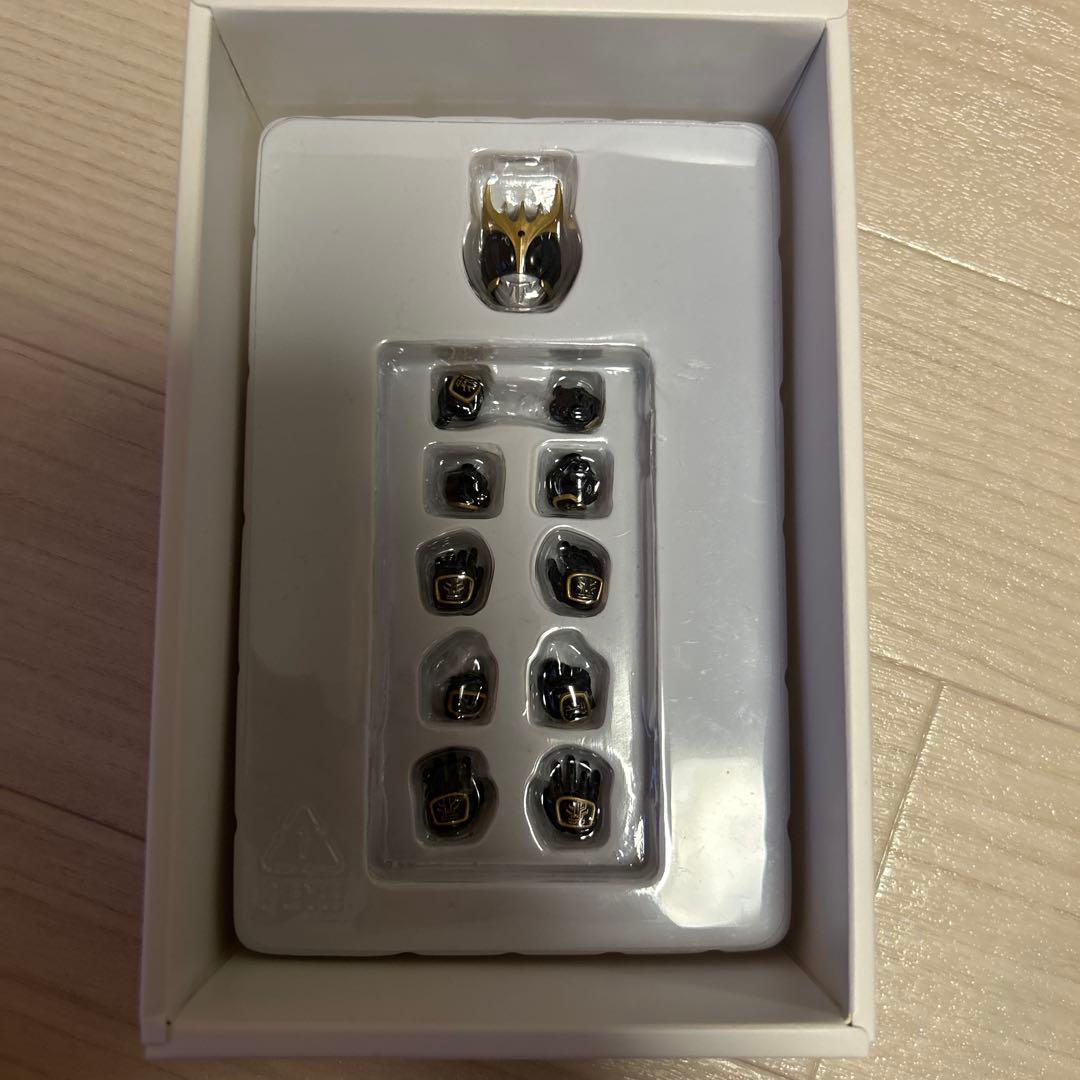 真骨彫仮面ライダー クウガ　アルティメットフォーム