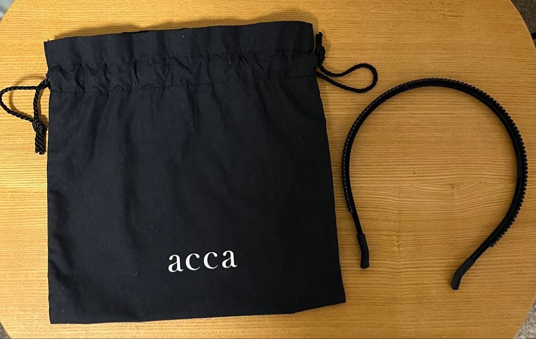 accca ブラック スワロフスキー　カチューシャ　 収納袋付き