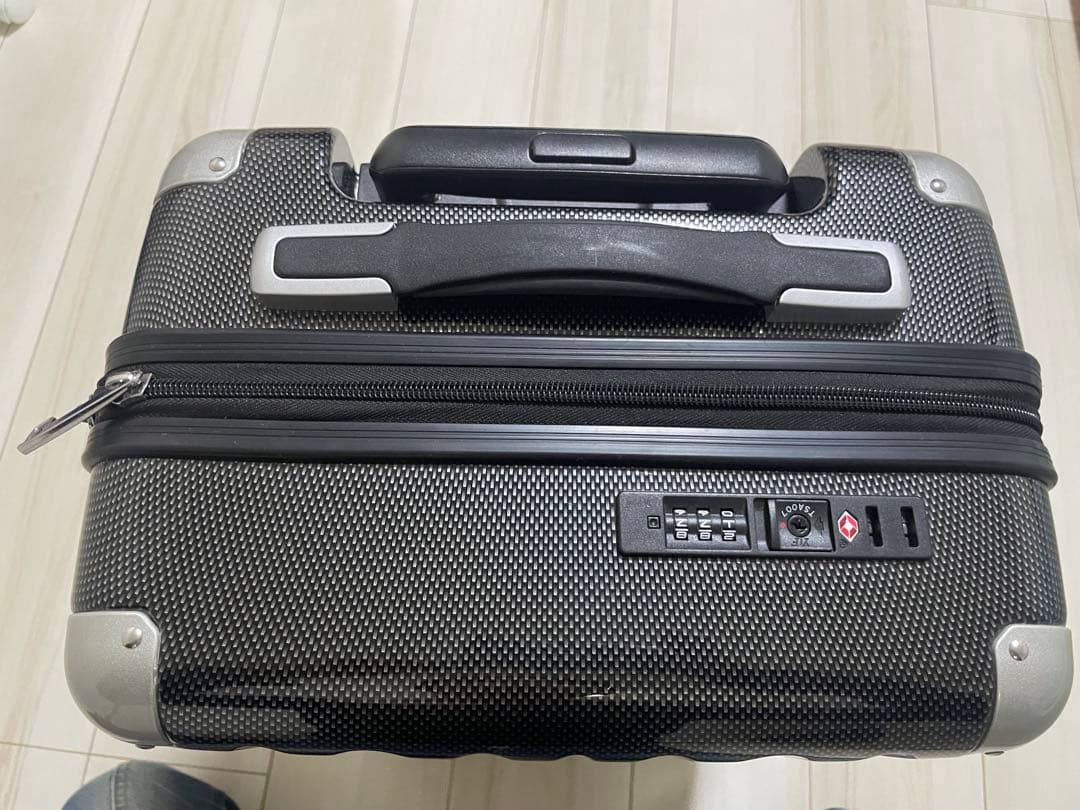 ブラックハードシェルキャリーケース