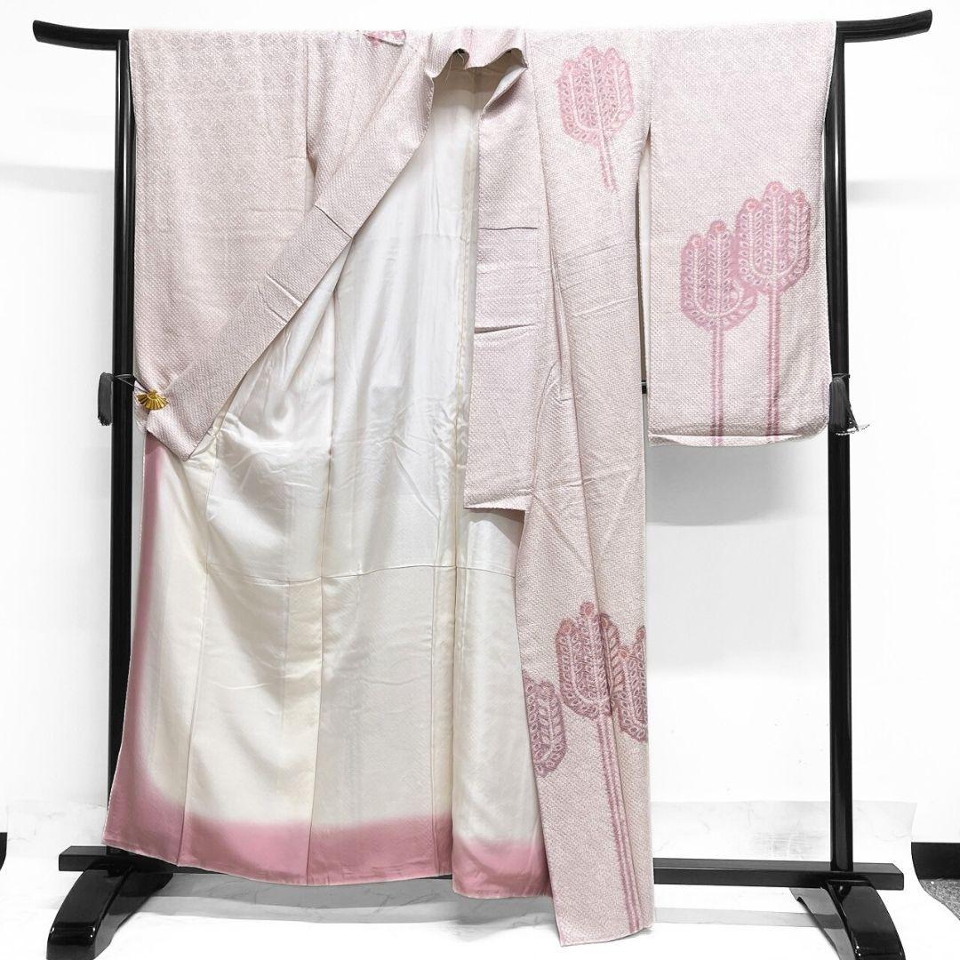 振袖　総絞り　花模様　紗綾形花地紋　薄ピンク　成人式 晴れの　着物 045a p