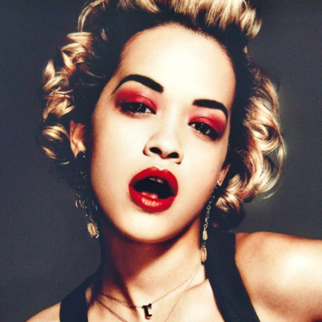 リタ・オラ直筆サイン入り超大型写真…Rita Ora