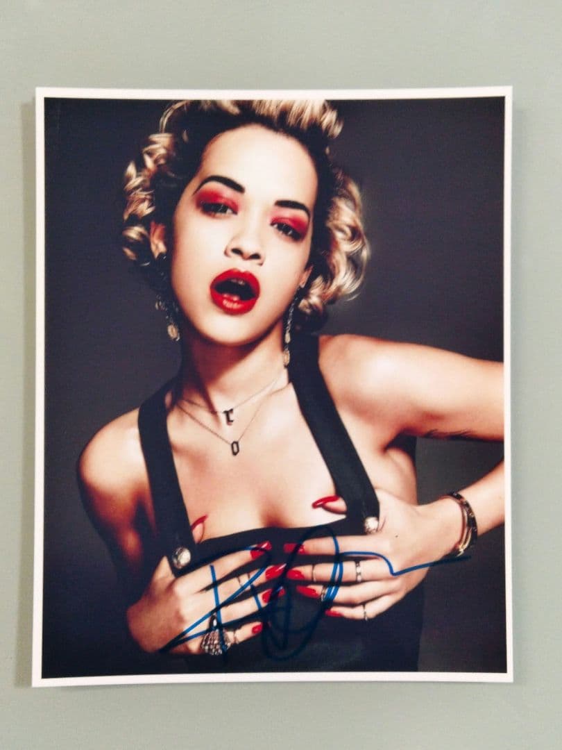 リタ・オラ直筆サイン入り超大型写真…Rita Ora