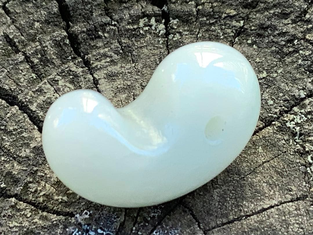 ✳ 天から授かった幸福の勾玉　糸魚川翡翠ジェダイト　氷アイスジェイド　鑑別書付を