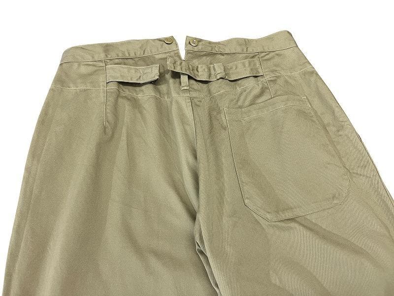23ss 美品 コモリ X01-03029 シンチバック チノ オーバー パンツ