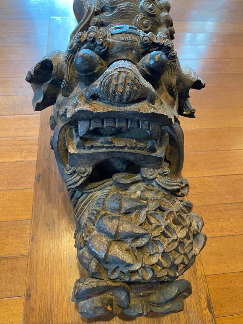 中国アンティーク　獅子の彫刻