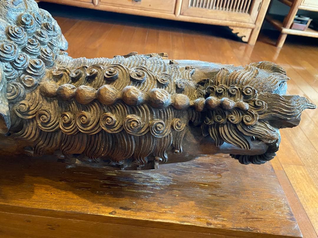 中国アンティーク　獅子の彫刻