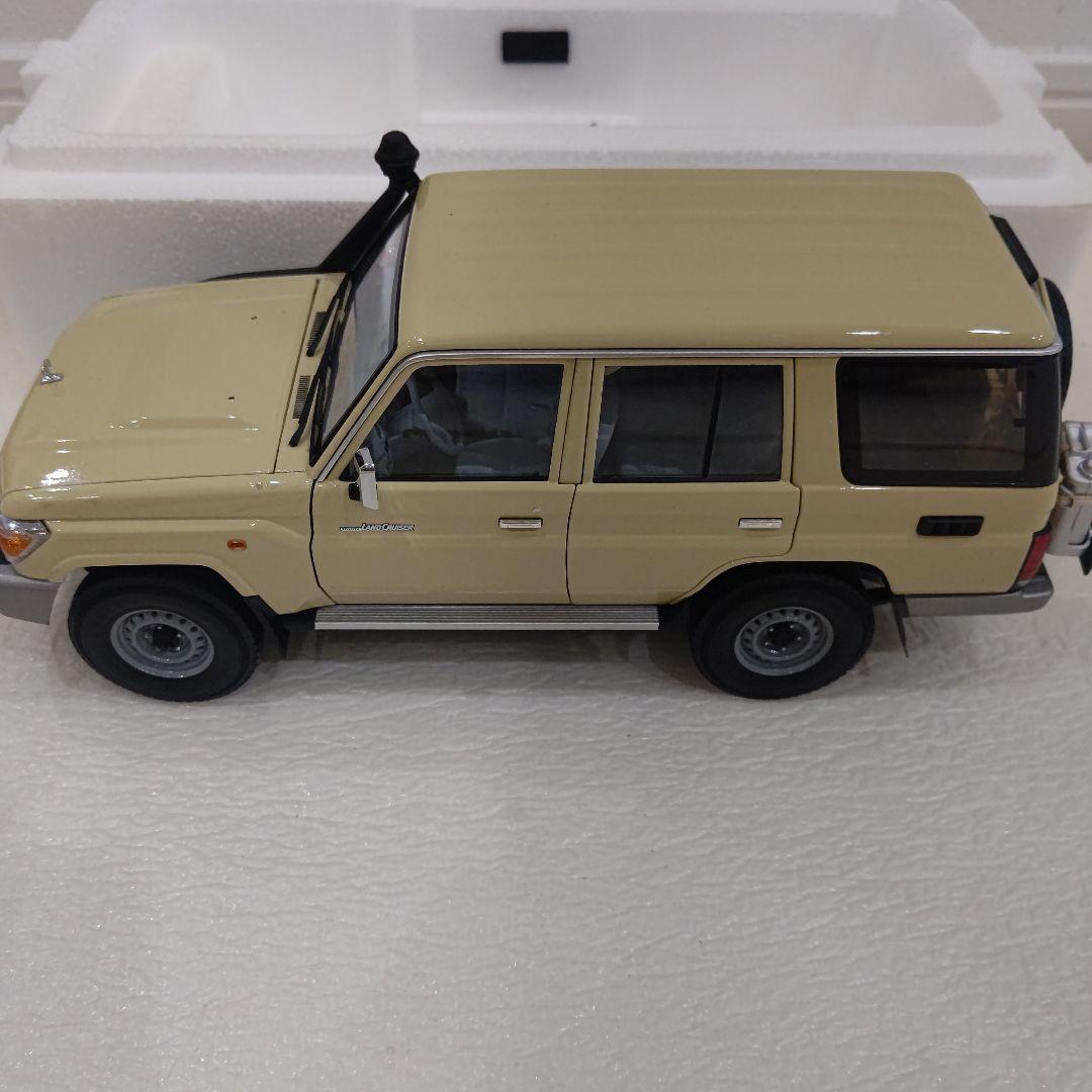 KYOSHO 1/18 トヨタ ランドクルーザー 76 2017 (ベージュ)
