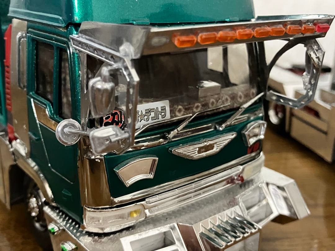 プロフィアデカ箱ダンプ1／32完成品