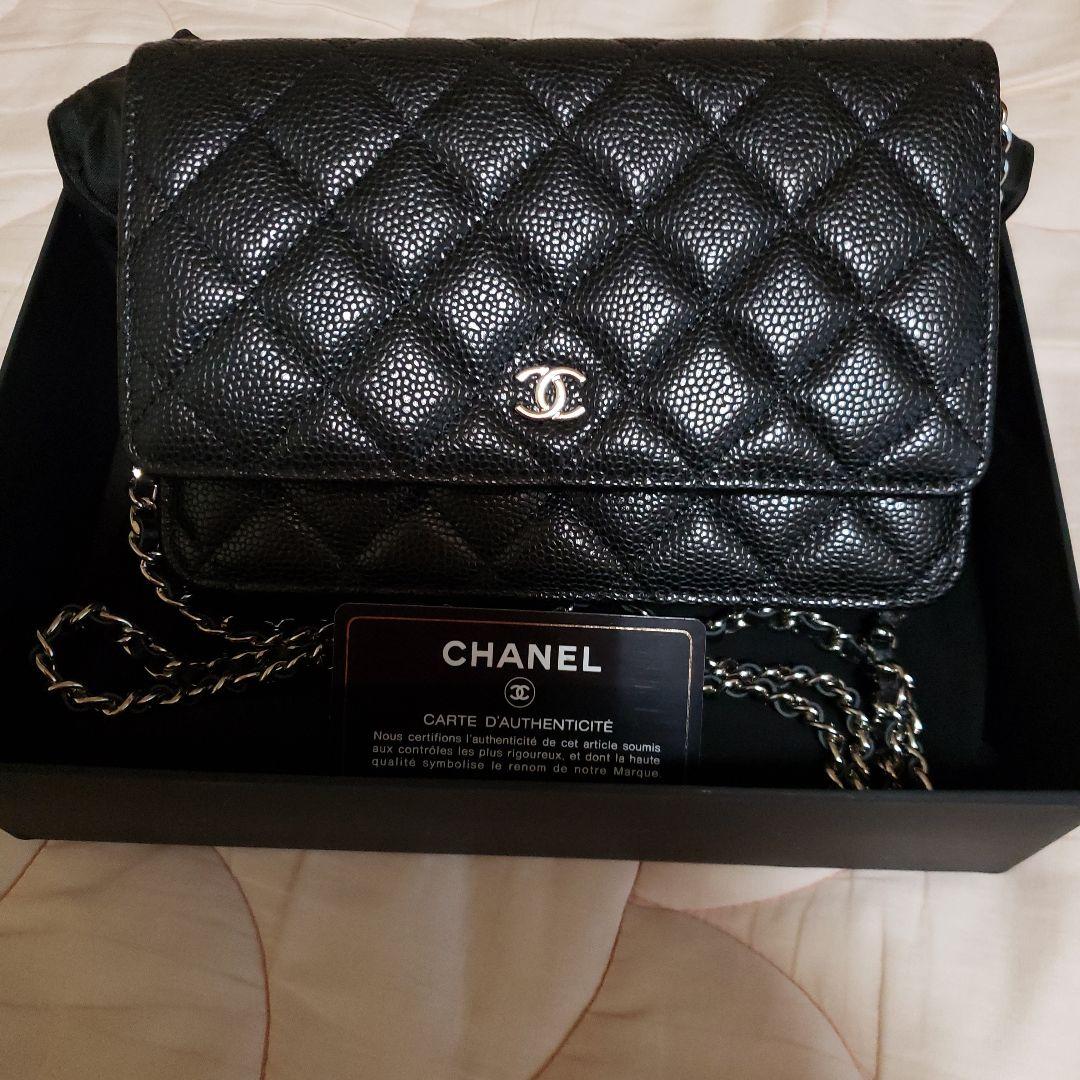 ノベルティ　CHANEL ブラックレザーショルダーバッグ