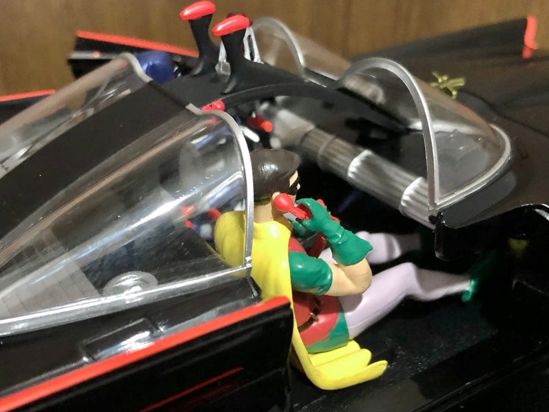 ★絶版！￼ マテル 1/18 バットモービルTV版フィギュア付