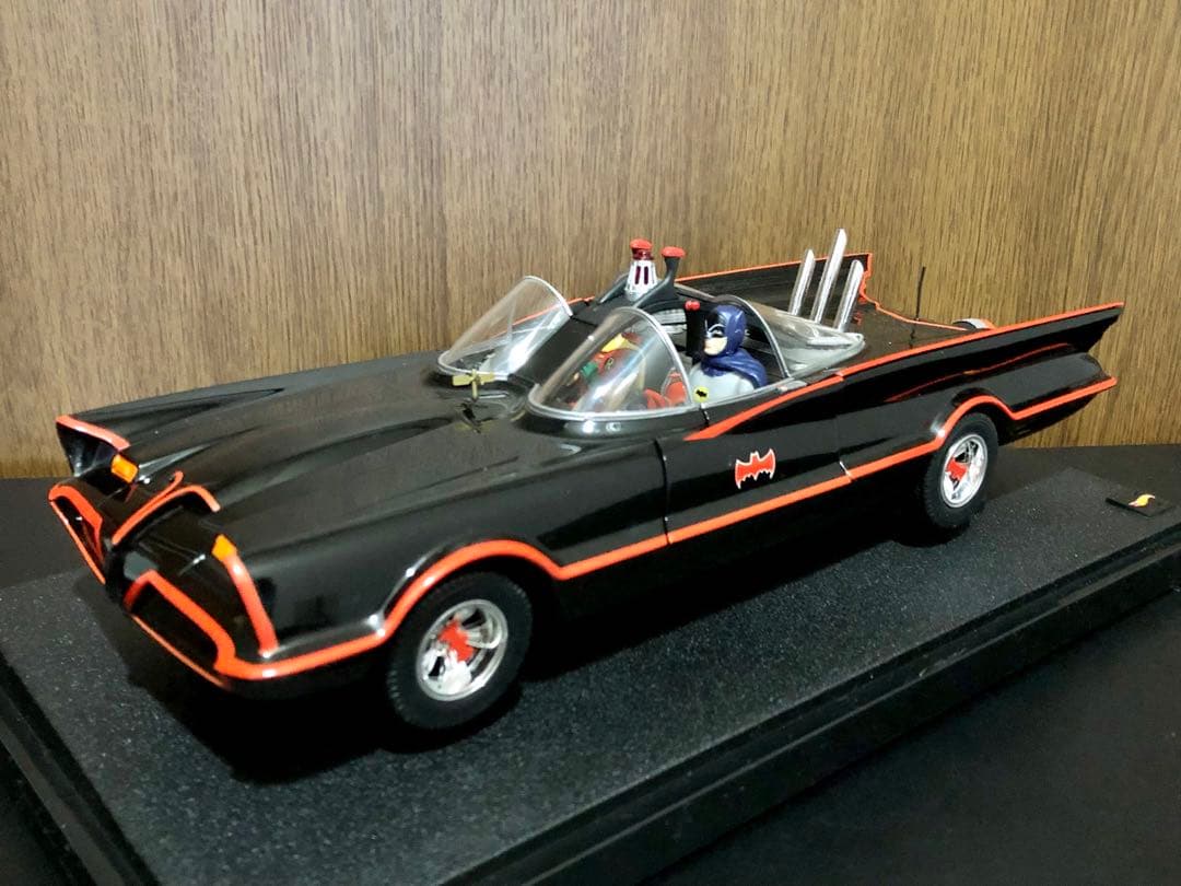 ★絶版！￼ マテル 1/18 バットモービルTV版フィギュア付
