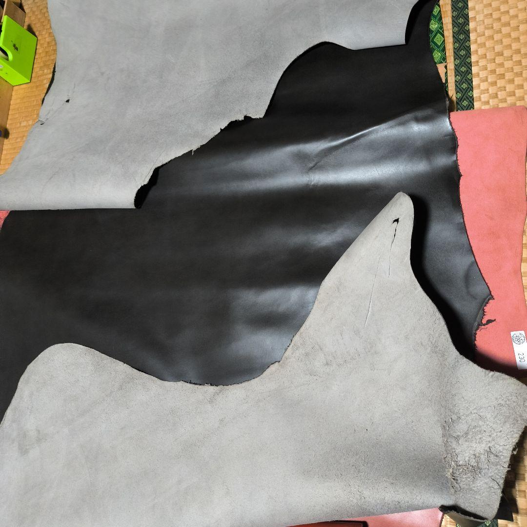 姫路レザー半裁赤×１ 黒×１