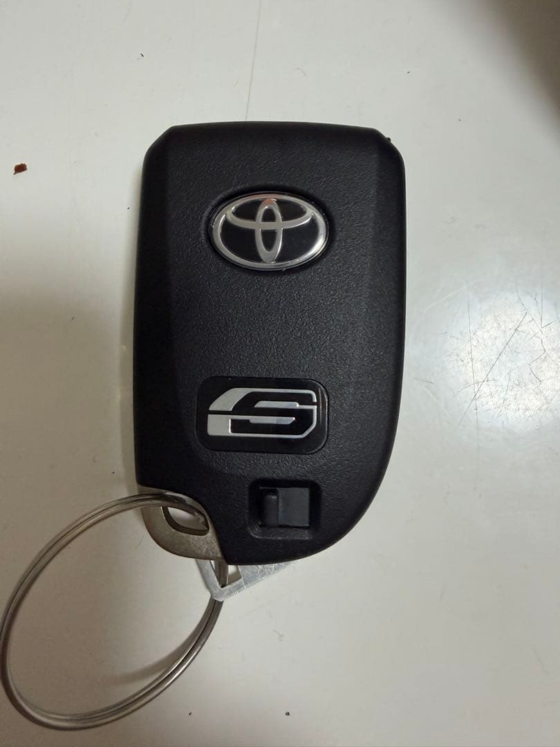 トヨタ ハイエース　純正スマートキー