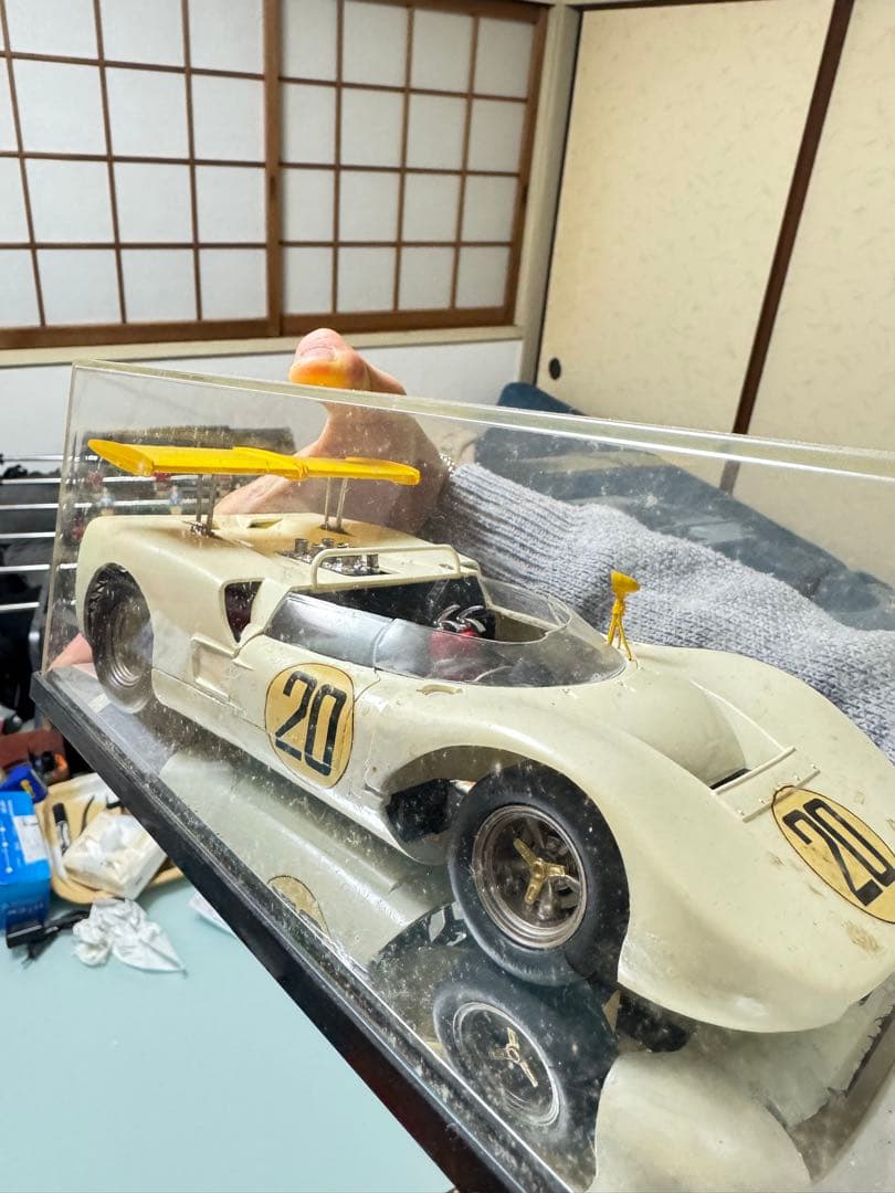 レーシングカー模型 1/18 番号20