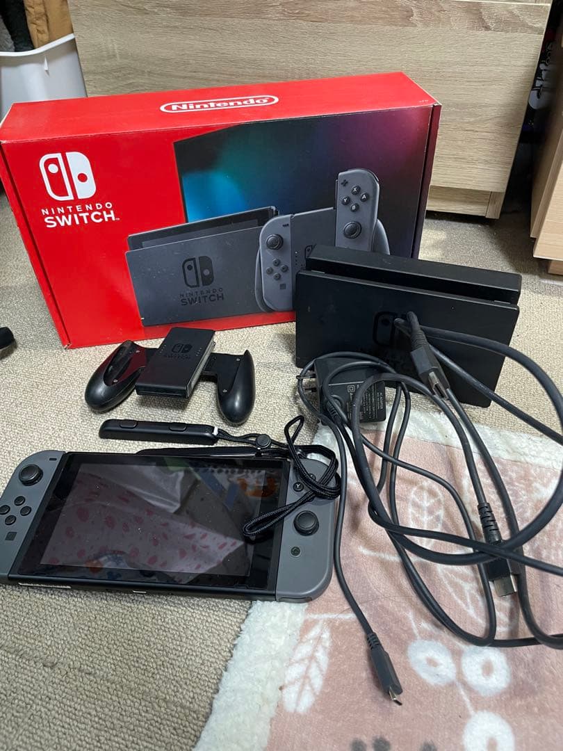 ゆ*ん様 任天堂Switch 中古一式　コントローラー　ソフト付き　まとめ売り