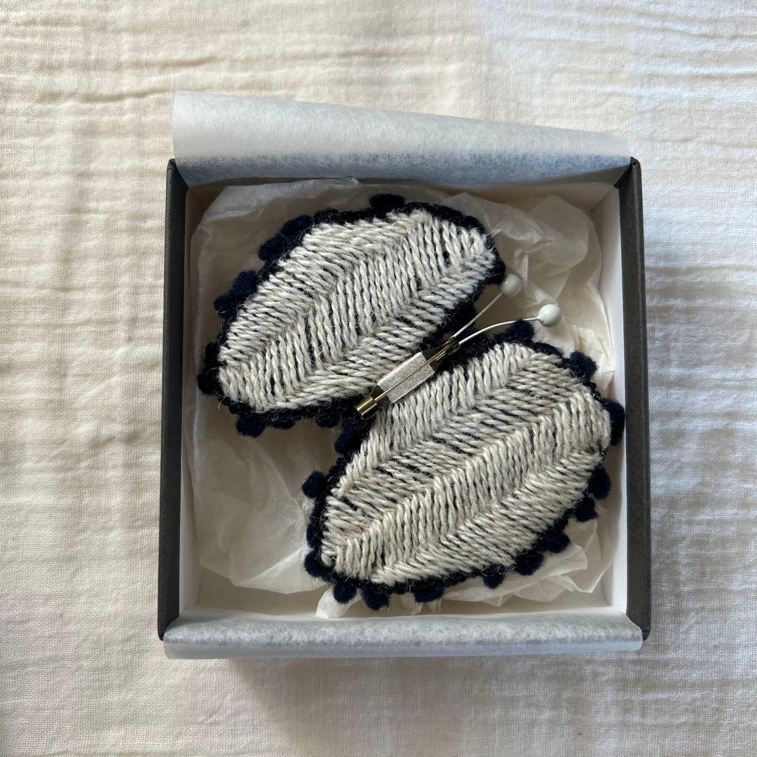 【新品未使用】ミナペルホネン ファルファッレ ブローチ アイボリー