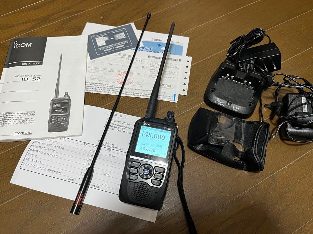 ICOM ID-52 トランシーバー 本体と付属品