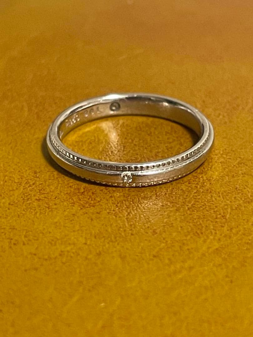 プラチナ　ミル打ちリング ダイヤモンド付き
